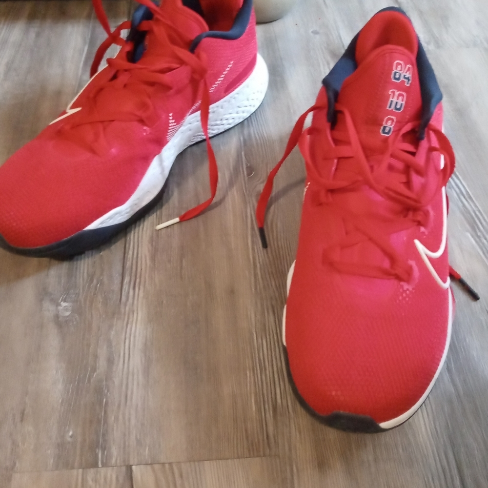 Basketball shoes